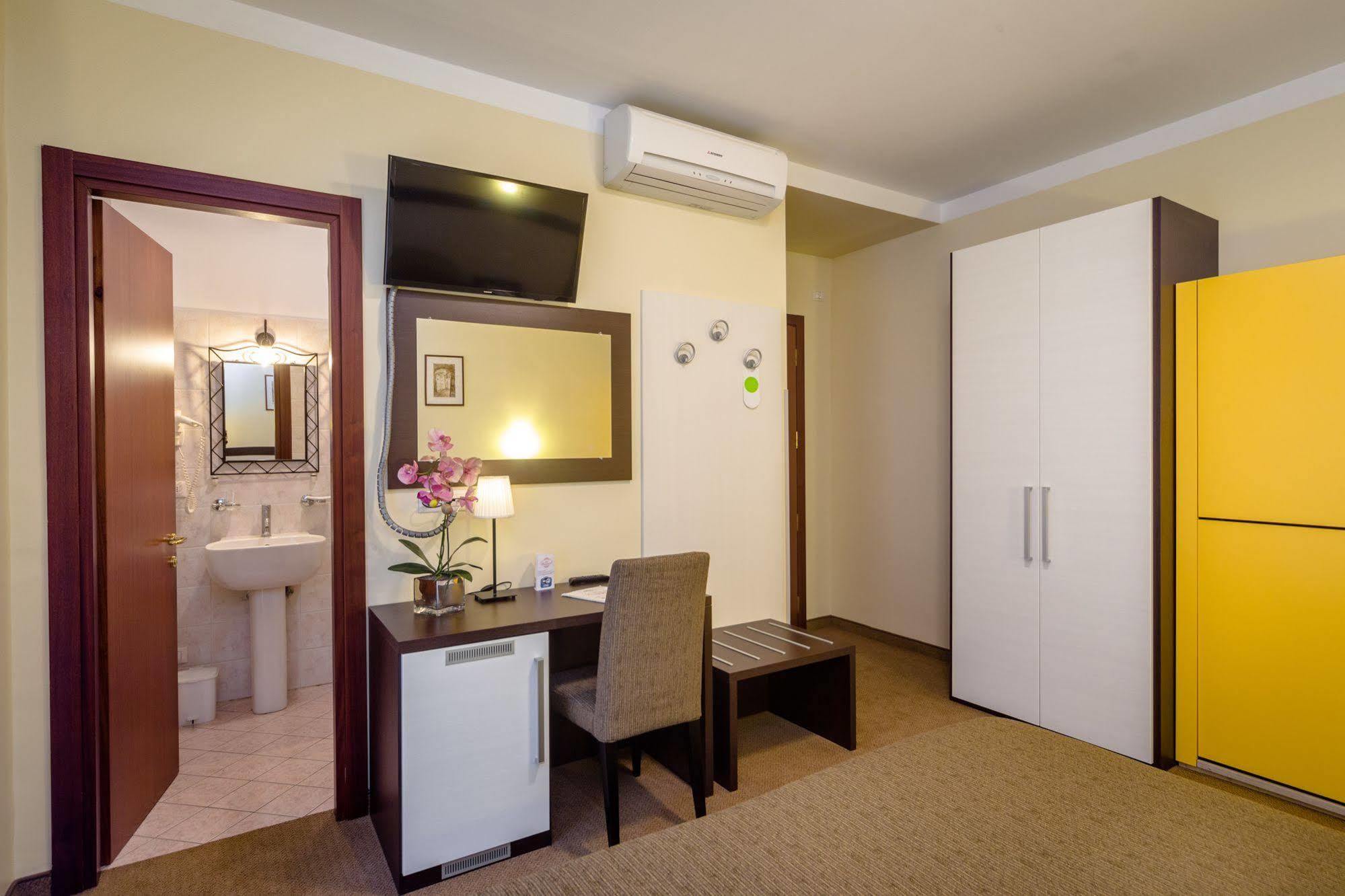 Hotel Boccascena Genoa
